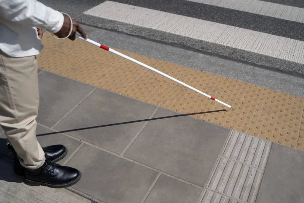 How to Evaluate Direction-Cue Shoes Before You Trust Them on a Real Route